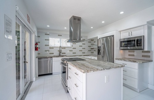 Hollywood Lakes House | Casa Bonita 5/4 - 10 Guests - Heated Pool