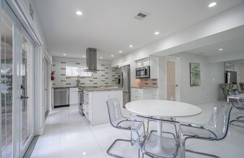 Hollywood Lakes House | Casa Bonita 5/4 - 10 Guests - Heated Pool