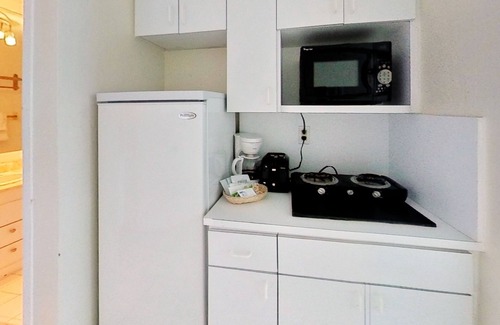 Mid Beach Condo | Castle 1033 Ocean view studio, Pool and Beach Access, FREE Parking, Tennis and more!