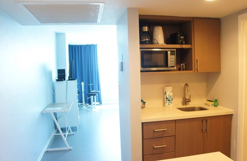 Mid Beach Condo | Castle 835 Oceanview Studio w/Free parking, pool, gym, tennis, bars, and more!