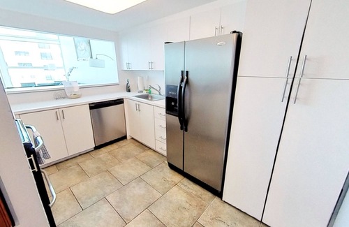 Mid Beach Condo | Castle M16 Ocean/Pool view, balcony, gym. tennis, & free valet parking!