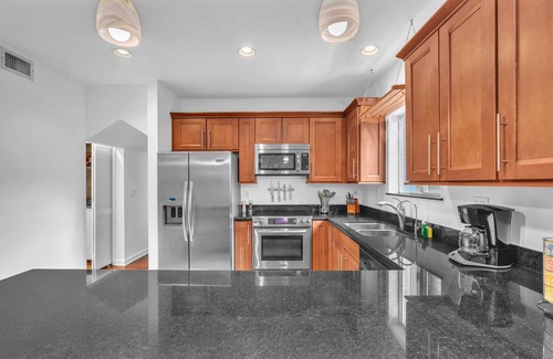 Coconut Grove House | Center Grove | Lush & Spacious 3BR New Home