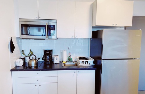 Coconut Grove Apartment | Central Miami Studio w/Parking - Coconut Grove