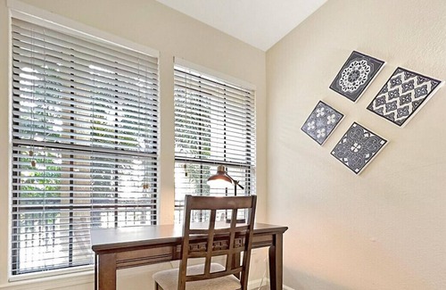 Carver City - Lincoln Gardens Apartment | Central Tampa Living, Modern Luxuries with Pool Views