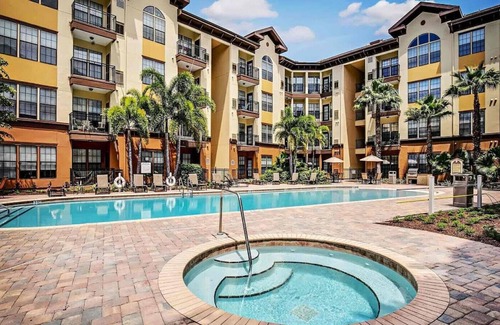 Carver City - Lincoln Gardens Apartment | Central Tampa Living, Modern Luxuries with Pool Views