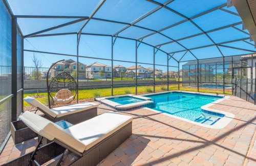 Ridgewood Lakes House | Champions Gate Sunny Days Getaway - Six Bedroom Home