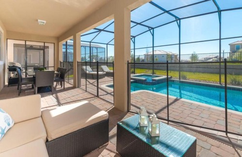 Ridgewood Lakes House | Champions Gate Sunny Days Getaway - Six Bedroom Home
