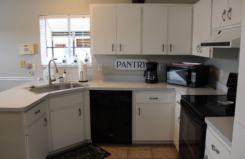 Fruitville House | Charming 3-bedroom house with WiFi, AC in Sarasota