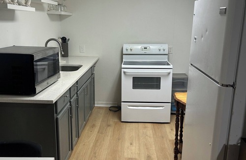 Englewood House | Charming bungalow in central Jacksonville with AC, WiFi