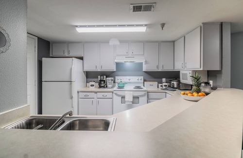 Clearwater Condo | CHARMING CONDO MINUTES FROM GORGEOUS BEACHES & LOTS OF ATTRACTIONS