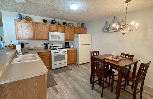 Belvedere House | Charming Oasis in The Villages - Pet-Friendly Paradise w/Golf Cart!
