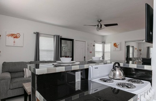 Poinciana Park Apartment | Charming Private Apartment with Full Kitchen – Perfect Location for students!