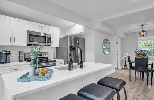 Crystal Beach House | Charming, Renovated 3-bedroom house with AC and WiFi in Palm Harbor
