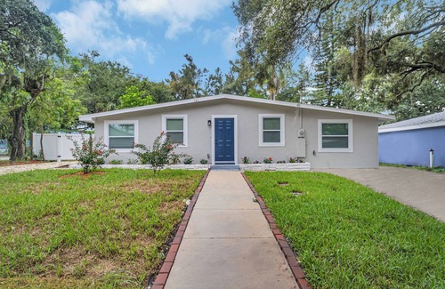 Crystal Beach House | Charming, Renovated 3-bedroom house with AC and WiFi in Palm Harbor