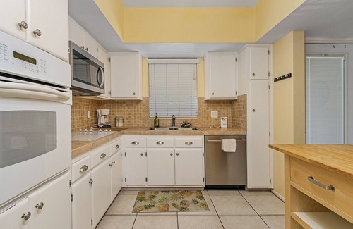 Caloosahatchee Condo | Charming turnkey 2-bedroom condo in Cape Coral waterfront