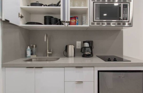 Hollywood Apartment | Chic 1 BR w/Parking Space & Walk to the Beach #6