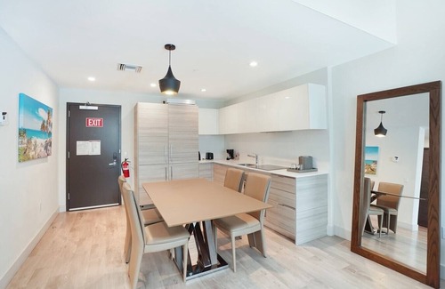 Hollywood Lakes Condo | Chic 1BR Condo w/Partial Ocean View at Costa-CS4
