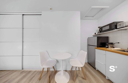 Seybold Apartment | Chic Miami Studio | Gym, BBQ, Free Parking