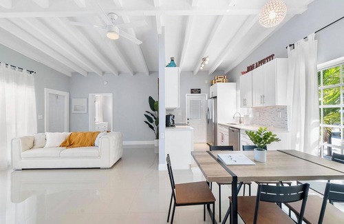 Dolphin Isles Apartment | Chic Modern Oasis with Pool – Steps from the Shore