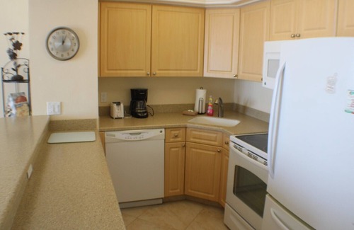 Marco Island Condo | Chic One Bedroom Beachfront Condo