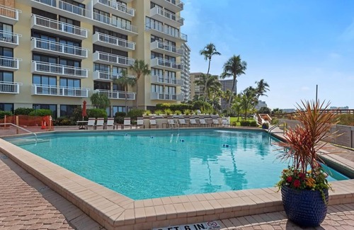 Marco Island Condo | Chic One Bedroom Beachfront Condo