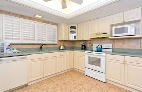 Siesta Key Condo | Chinaberry 436 - 2 Bedroom Condo with Private Beach with lounge chairs & umbrella provided, 2 Poo.