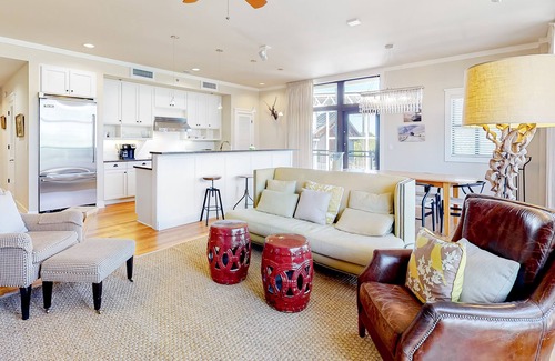 Port St. Joe Condo | Classic Dog-Friendly Condo with Shared Pool, High-Speed WiFi, and Central AC