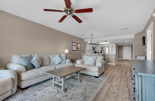 Miramar Beach Condo | Coastal Chic 2/2 Close to the Beach! Sleeps 6!