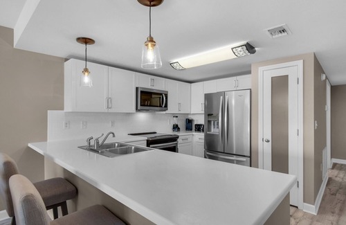 Miramar Beach Condo | Coastal Chic 2/2 Close to the Beach! Sleeps 6!