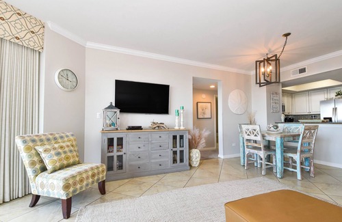 Fort Walton Beach - Destin Condo | Coastal chic beachfront condo w/updates & private balcony!