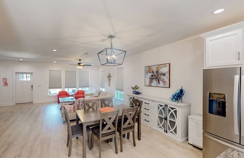 Holiday Beach House | Coastal-chic escape with bikes, enclosed backyard/shaded patio & Big Green Egg