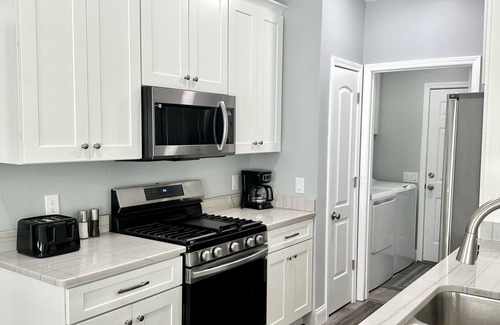 Gulf Breeze House | "Coastal Cottage" Spacious Coastal Home, Game Room/Bikes/Large yard