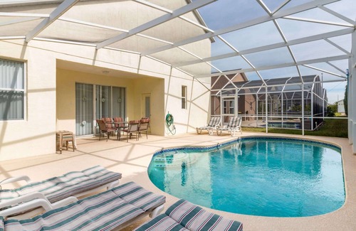 Westbury House | Comfortable 5 bedroom pool home in Westbury, sleeps 10 guests