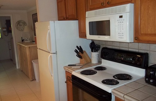 Englewood House | Comfortable Englewood Home! Bike to Manasota Key Beach! Heated Saltwater Pool!