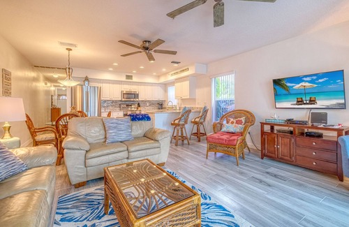Indian Rocks Beach Condo | Completely remodeled 2/2 Beachside Condo.