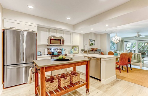 Amelia City House | Completely Remodeled Condo with Modern Kitchen & WiFi - Steps to Beach/Pool