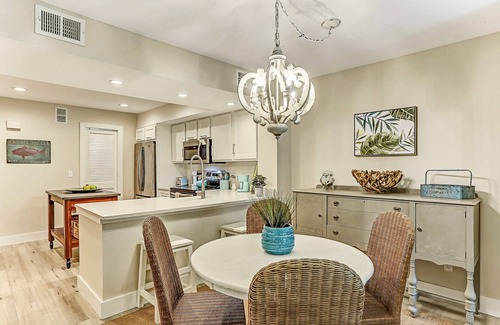 Amelia City House | Completely Remodeled Condo with Modern Kitchen & WiFi - Steps to Beach/Pool