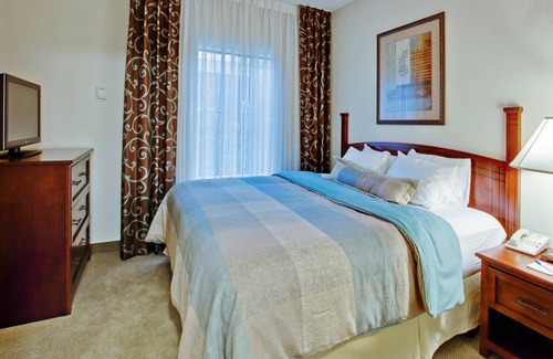 Airport North Condo | Condo ∙ 2 bedrooms ∙ 6 guests