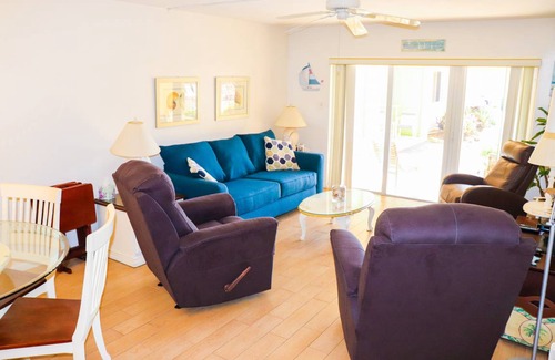 New Smyrna Beach Condo | Condo ∙ 2 bedrooms ∙ 6 guests
