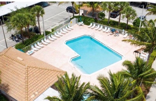 Majestic Palms Condo | Condo 3miles from beach Pool Highly desired elevator gated Disc for Displaced Sr