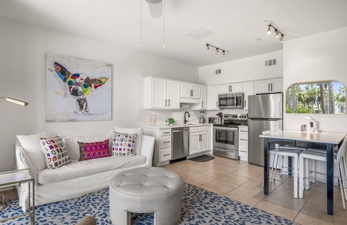 Gulf Place Condo | Condo Directly Across from the Beach! 2 Adult Bikes! Walk to Dining!