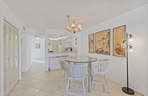 Marco Island Condo | Condo overlooking Clam Bay w/pool & beach access