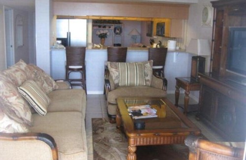 Park Shore Apartment | Condo with Pool near Beach