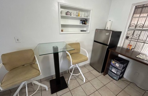North Beach Condo | Cozy 1-bedroom condo in fantastic Hollywood with AC, WiFi