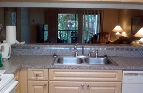 Pinellas Point Condo | Cozy 2-bedroom condo in enjoyable St. Petersburg with AC, fitness room