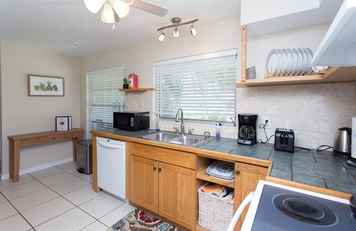 Yacht Club House | Cozy Beach House on Yacht Club- Pool Heated w/fee, walkable to the beach