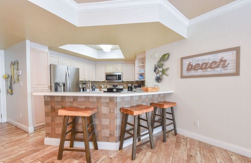 Fort Walton Beach - Destin Condo | Cozy beachfront condo w/private balcony & elevator in Destin! ☀🌺🐚