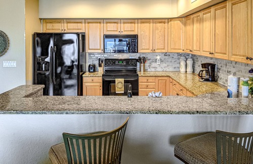 Independence Square Condo | Cozy beachside condo with pool & hot tub - walk to restaurants