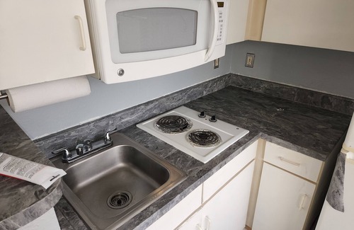Lenox Park Condo | Cozy Beachside Condo