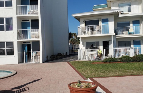 Lenox Park Condo | Cozy Beachside Condo